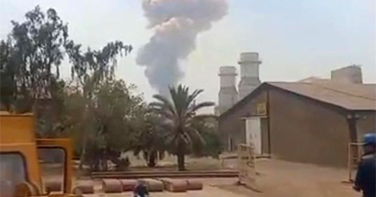 'Massive' blast in south Iran port