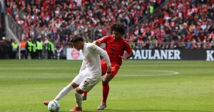 Leverkusen win to delay Bayern and Kane's title party