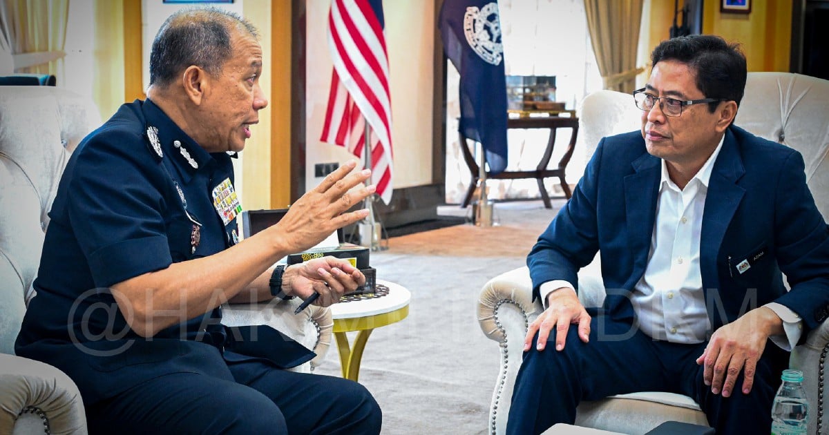 Azam pays first courtesy visit to newly appointed IGP