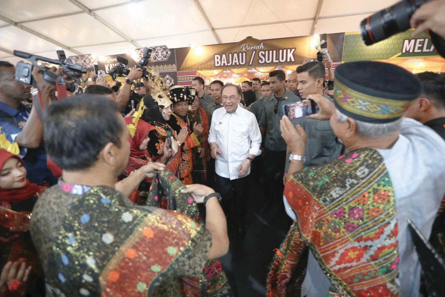 Bawa usul undi tidak  percaya – Anwar