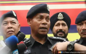 Cover Image for Driver on rampage hits 2 cars, 2 motorcycles in George Town