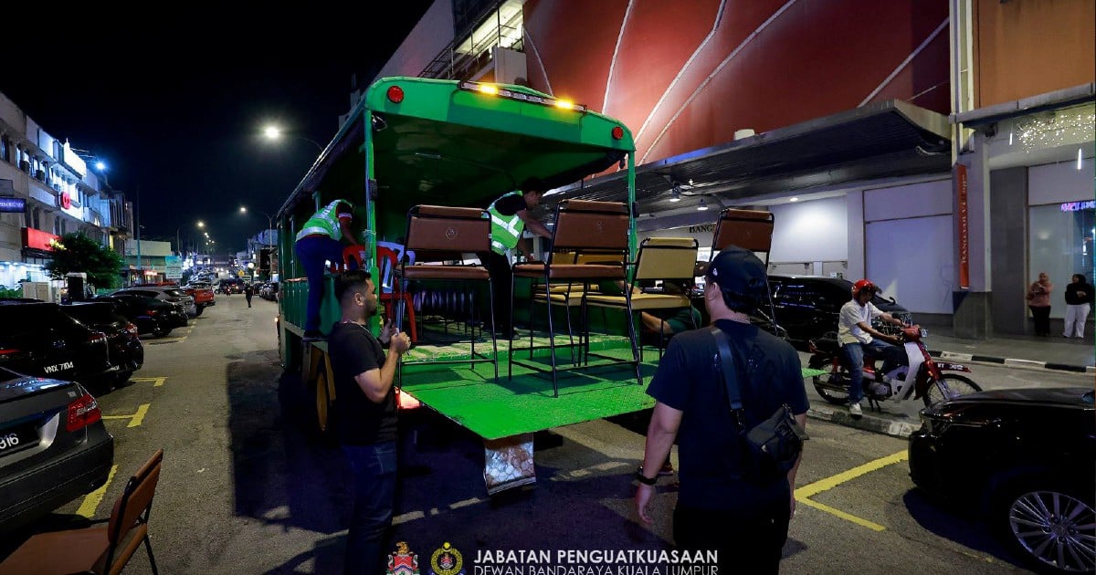 DBKL issues fines, seizes items from Bangsar restaurants over walkway obstruction