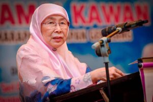 Dr Wan Azizah inspires cancer patients with hope and resilience