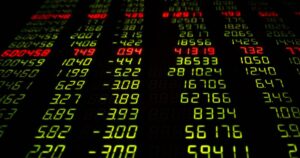 European shares edge higher amid earnings flurry, US tariff blitz