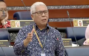 Cover Image for Dewan Rakyat kecoh dengan dakwaan ‘kurang ajar’