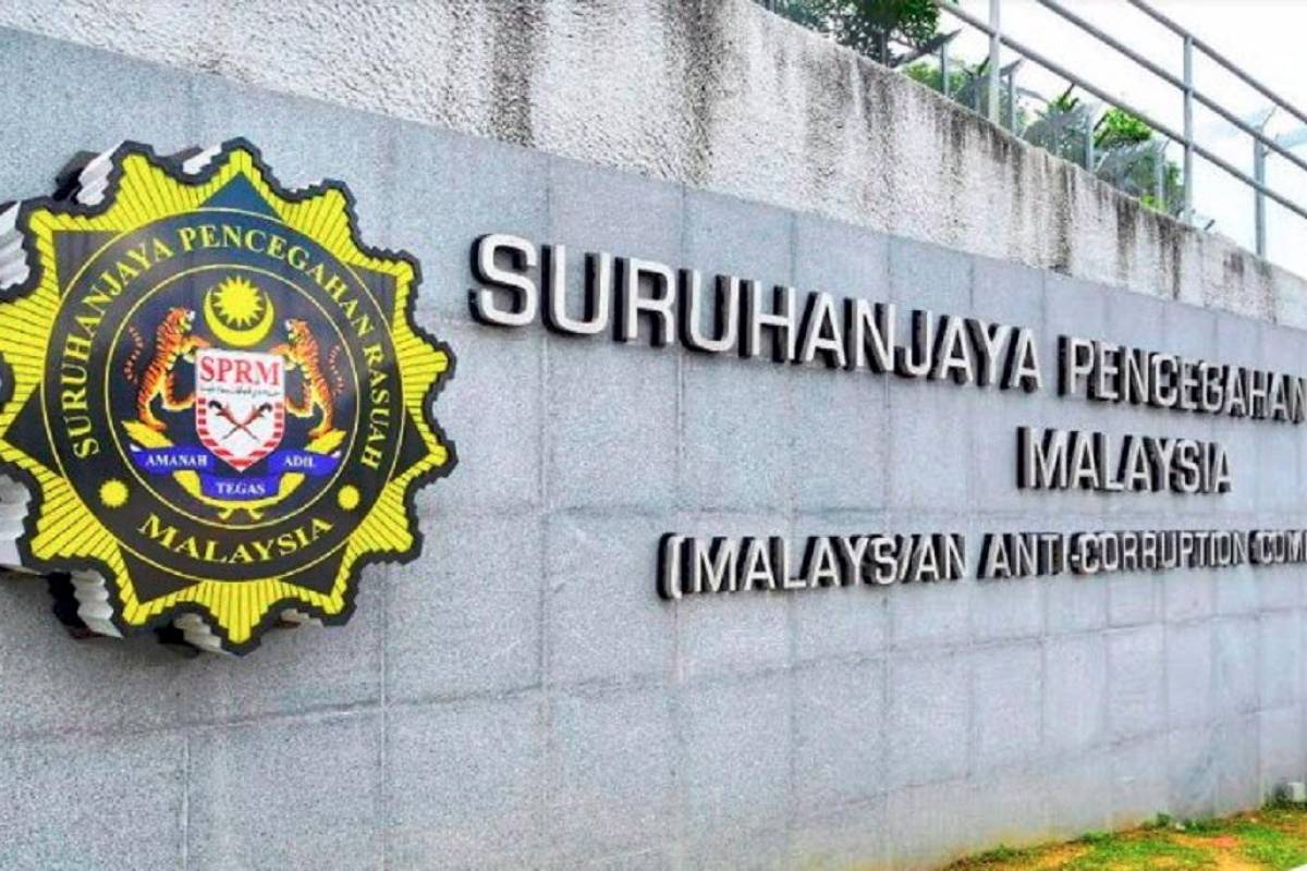 Johor officers remanded for flying passport bribery scheme
