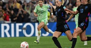 Kelly hits winner as late drama takes England into Women's Euro 2025 final