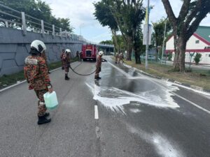 Kenderaan terbabas gara-gara tumpahan minyak diesel