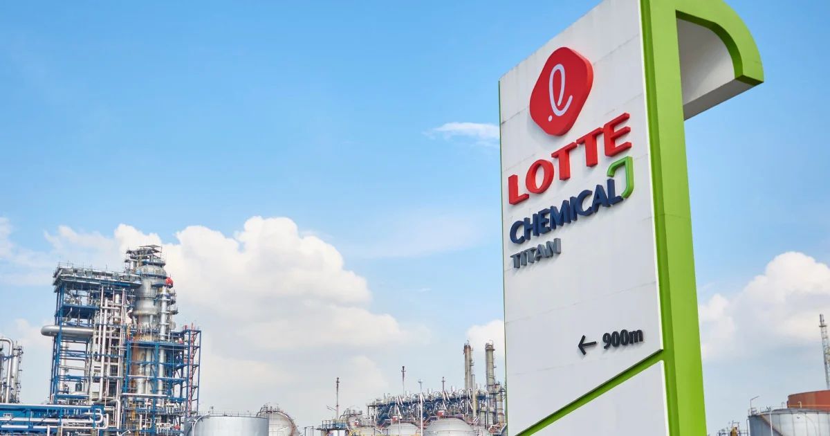Lotte Chemical Titan rallies to year high in late surge