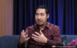 Cover Image for Shouts of ‘Kekal Anwar’ in Dewan after PM unveils 13MP