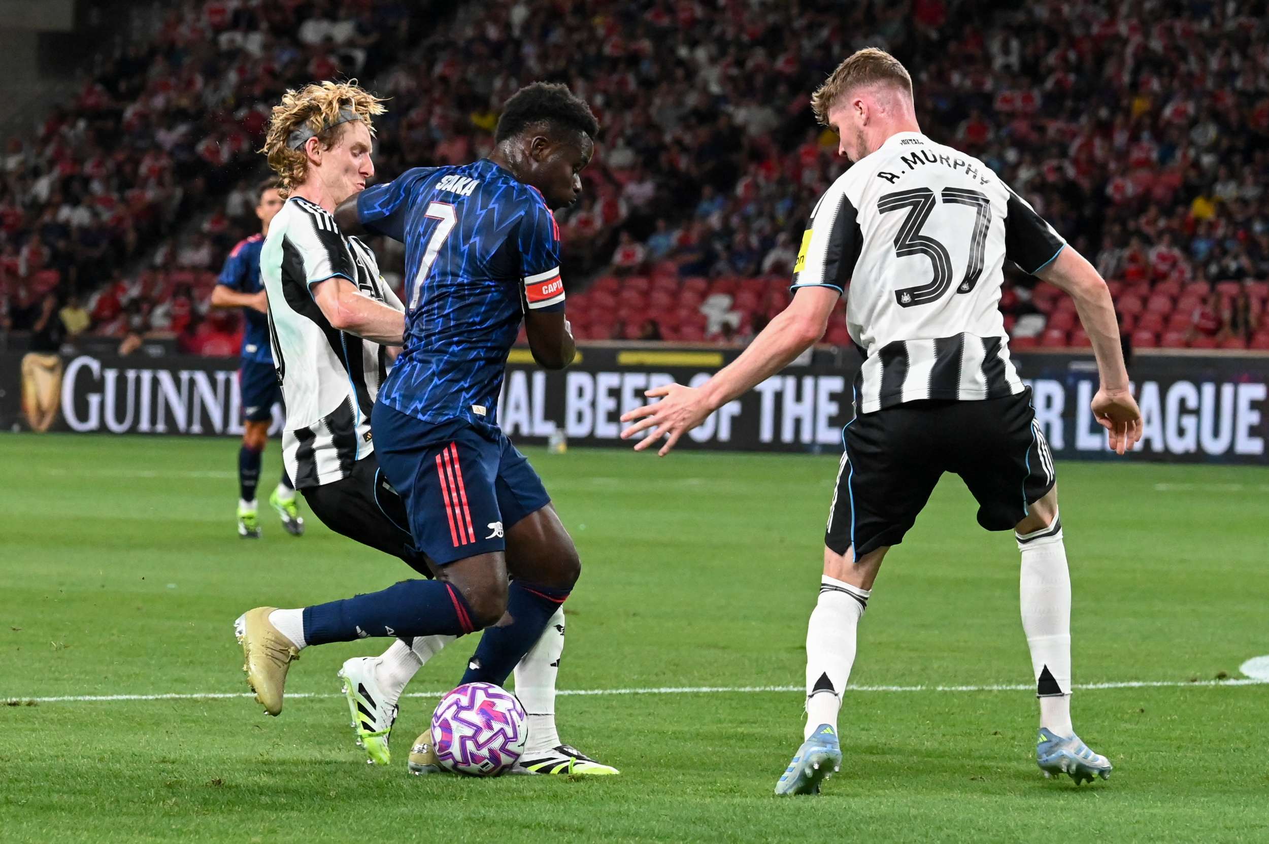Odegaard selamatkan Arsenal
