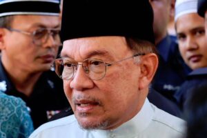 PM Anwar receives 13MP document for tabling in Parliament