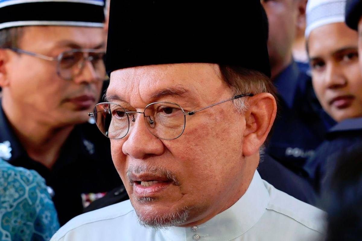 PM Anwar receives 13MP document for tabling in Parliament