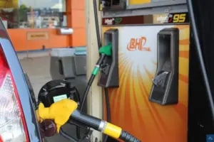 Pelaksanaan Subsidi Bersasar Petrol RON95 Ditunda Buat Masa Ini – Fahmi Fadzil
