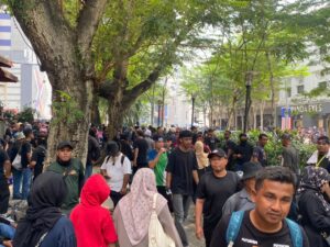 Peserta ‘Himpunan Turun Anwar’ mula berkumpul di lima lokasi