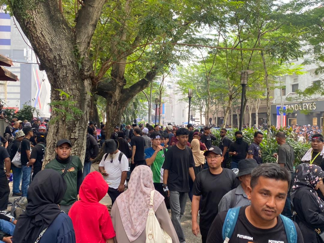 Peserta ‘Himpunan Turun Anwar’ mula berkumpul di lima lokasi
