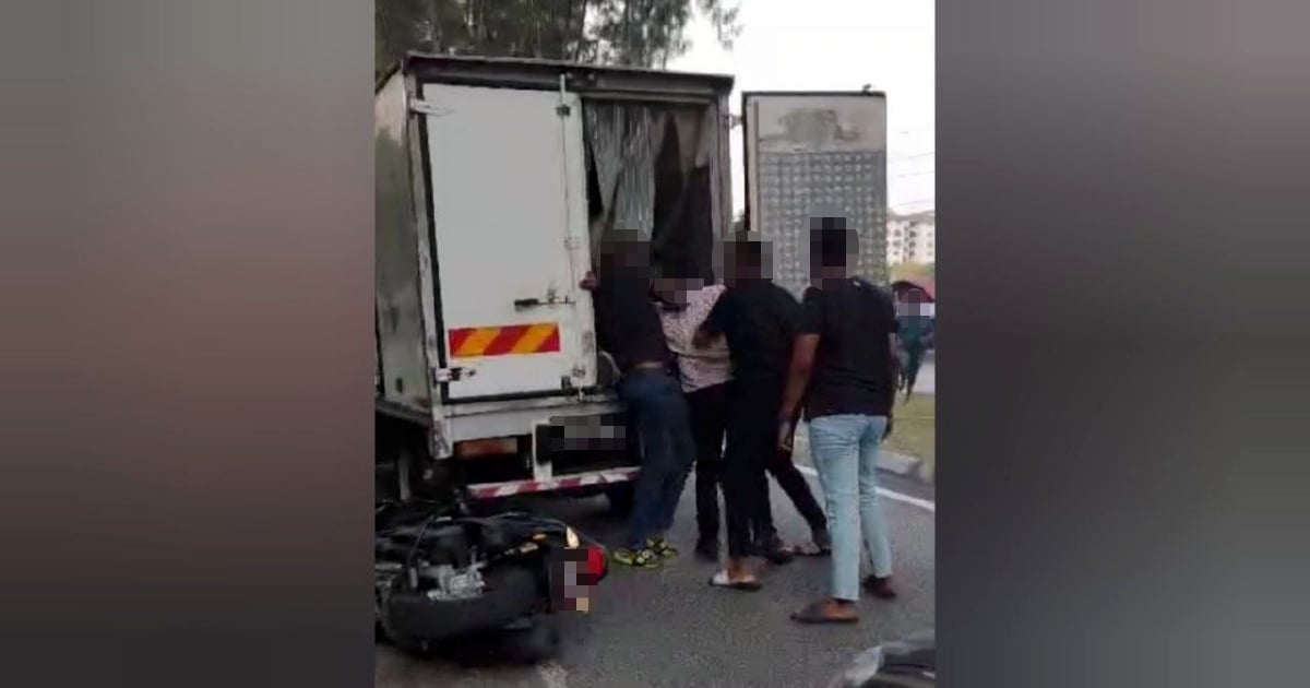 Police hunting three men over abduction of man in Puchong