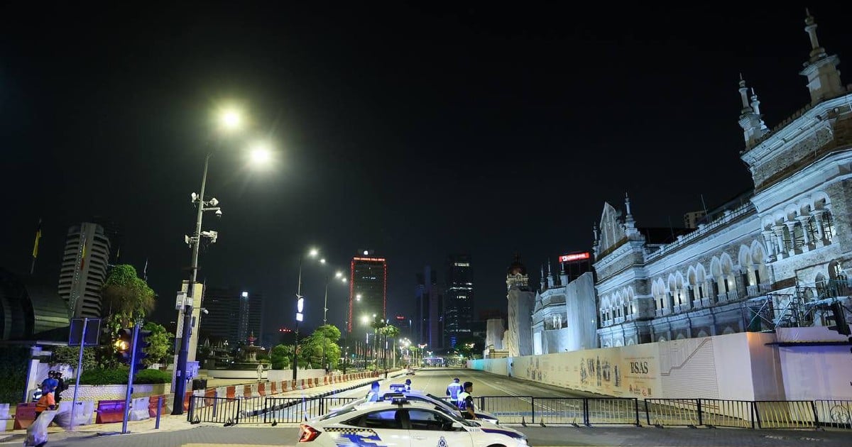 Police set up roadblocks, tighten security ahead of rally