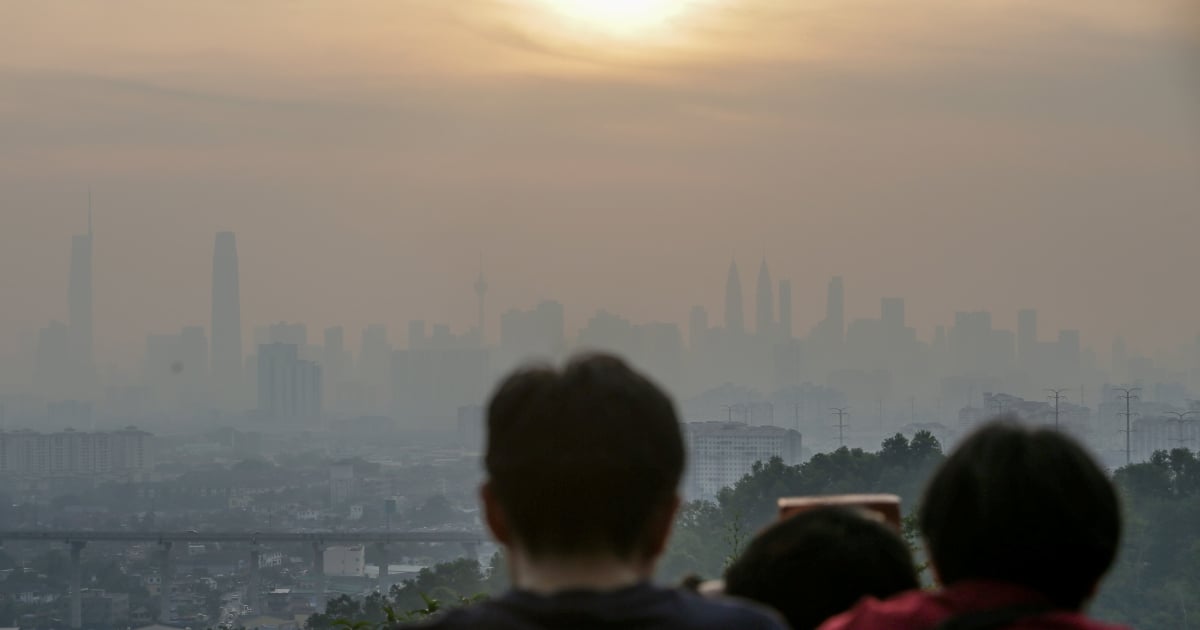 Transboundary haze returns, choking Klang Valley with unhealthy air