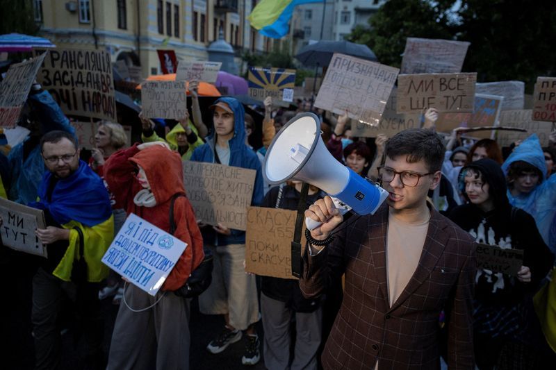 Ukraine's parliament to consider restoring power of anti-graft agencies