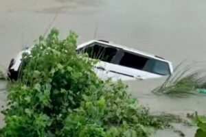 11 Maut, Kenderaan Jatuh ke Terusan di Uttar Pradesh