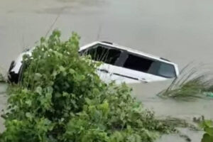 11 killed as vehicle plunges into canal in Uttar Pradesh