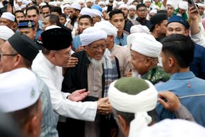 Anwar umum bantuan RM2.1 untuk Pusat Pengajian Pondok YIK