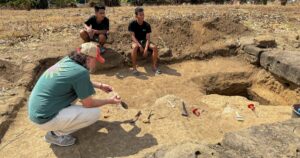 Scientists find possible artefacts of oldest known Wallacean hominids in Indonesia