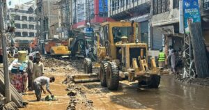 Pakistan rescuers recover bodies after monsoon rains kill 320