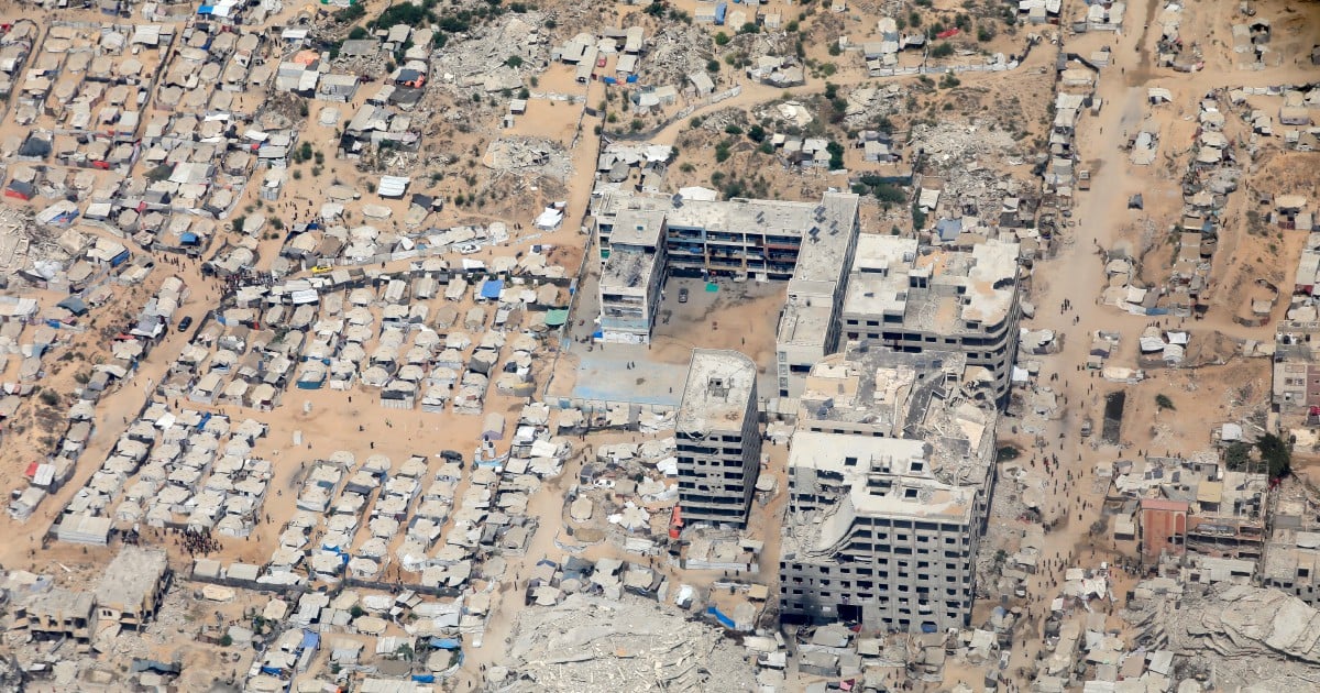 37 dead, 200 injured in Gaza as Israeli forces fire on civilians near aid points