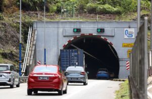 40 tahun hubungkan negara