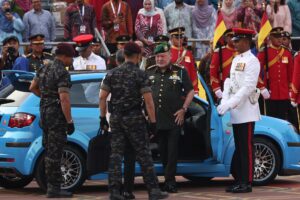 Agong pandu sendiri Satria Neo R3 ke sambutan Hari Kebangsaan 2025