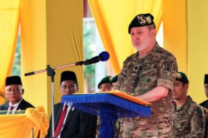 Agong tegur pemakaian beret, lencana kehormat tanpa kelayakan