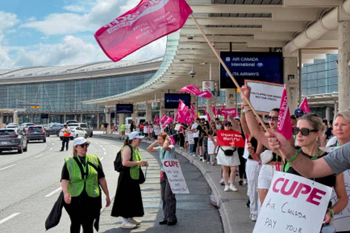 Air Canada and union in talks as strike continues