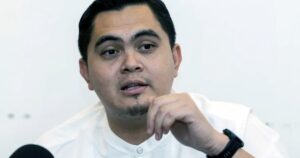 Akmal threatens ‘class’ for man who flew flag upside down if he’s not charged