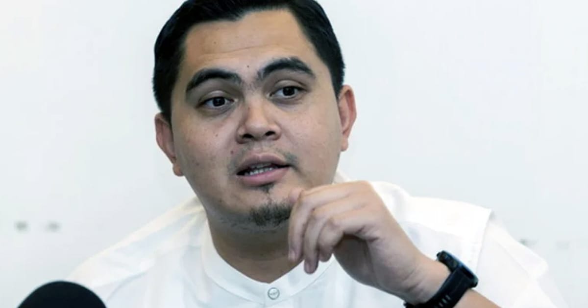 Akmal threatens ‘class’ for man who flew flag upside down if he’s not charged