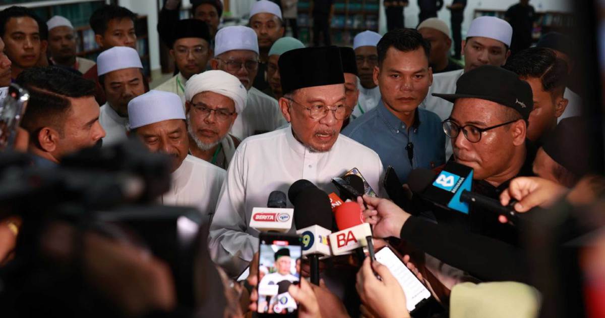 Anwar: Malaysia will continue efforts to find peace, security for southern Thailand