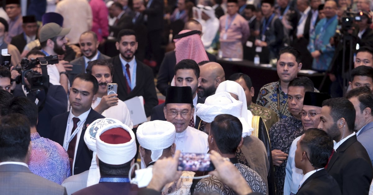 Anwar urges religious leaders to be voice of justice, peace