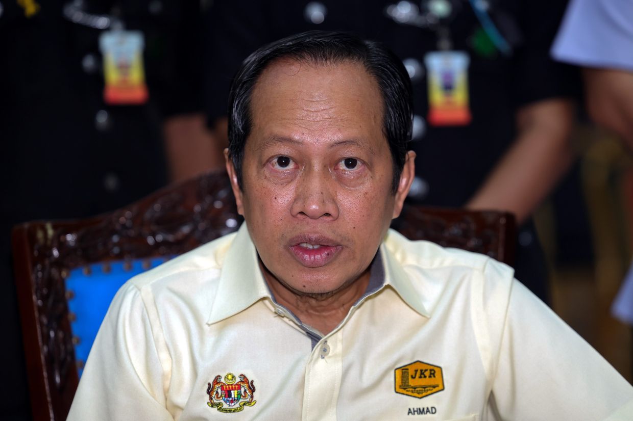 Authorities must fix potholes reported via MyJalan app in 24 hours, says Ahmad Maslan
