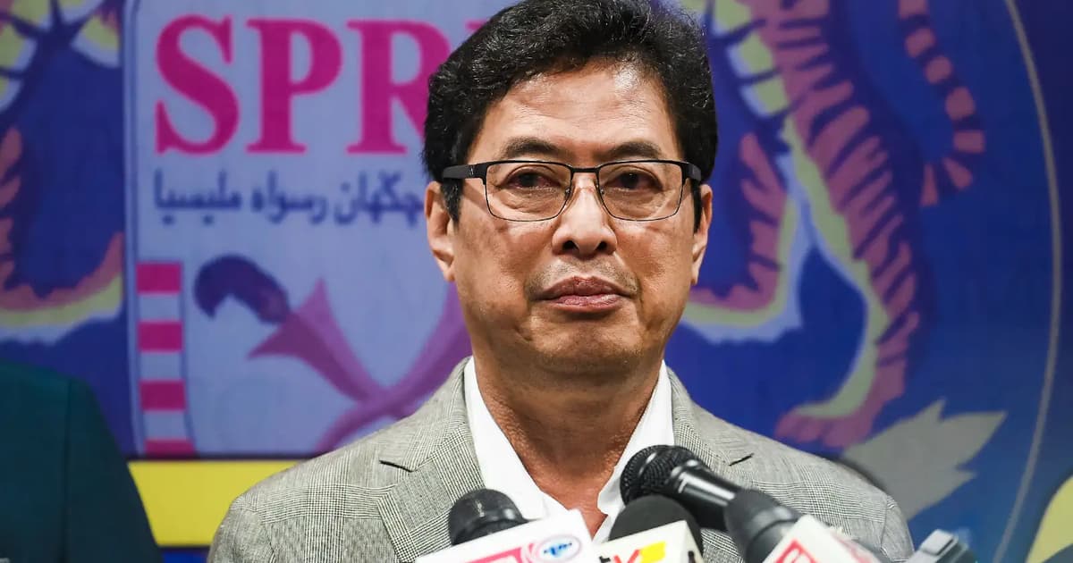 Azam calls for live coverage of corruption trials