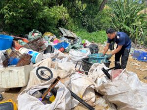 Bapa sanggup cari sampah demi keluarga