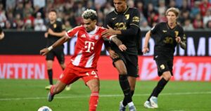 Bayern survive late Augsburg scare, Ten Hag's tough start continues
