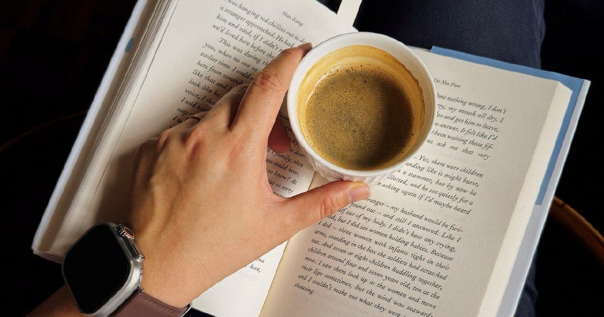 Between cost and habit: The price of being a book worm