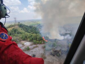 Bomba guna helikopter padam kebakaran belukar