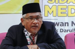 Cabar Anwar bubar Parlimen mengarut – Aziz Bari