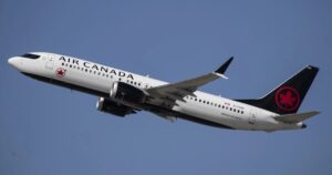 Canada moves to halt strike as hundreds of flights grounded