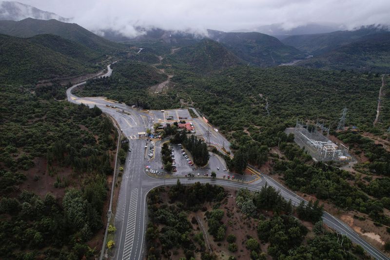 Chile's Codelco makes headway to reach trapped El Teniente miners