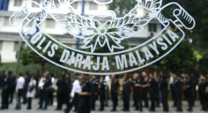 Cops dismiss viral claims surrounding woman who tried to hug Perak Sultan
