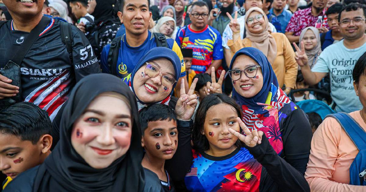Crowds flock to Dataran Putrajaya for 68th National Day celebration