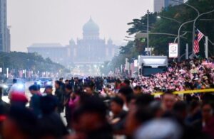Crowds gather early for National Day parade